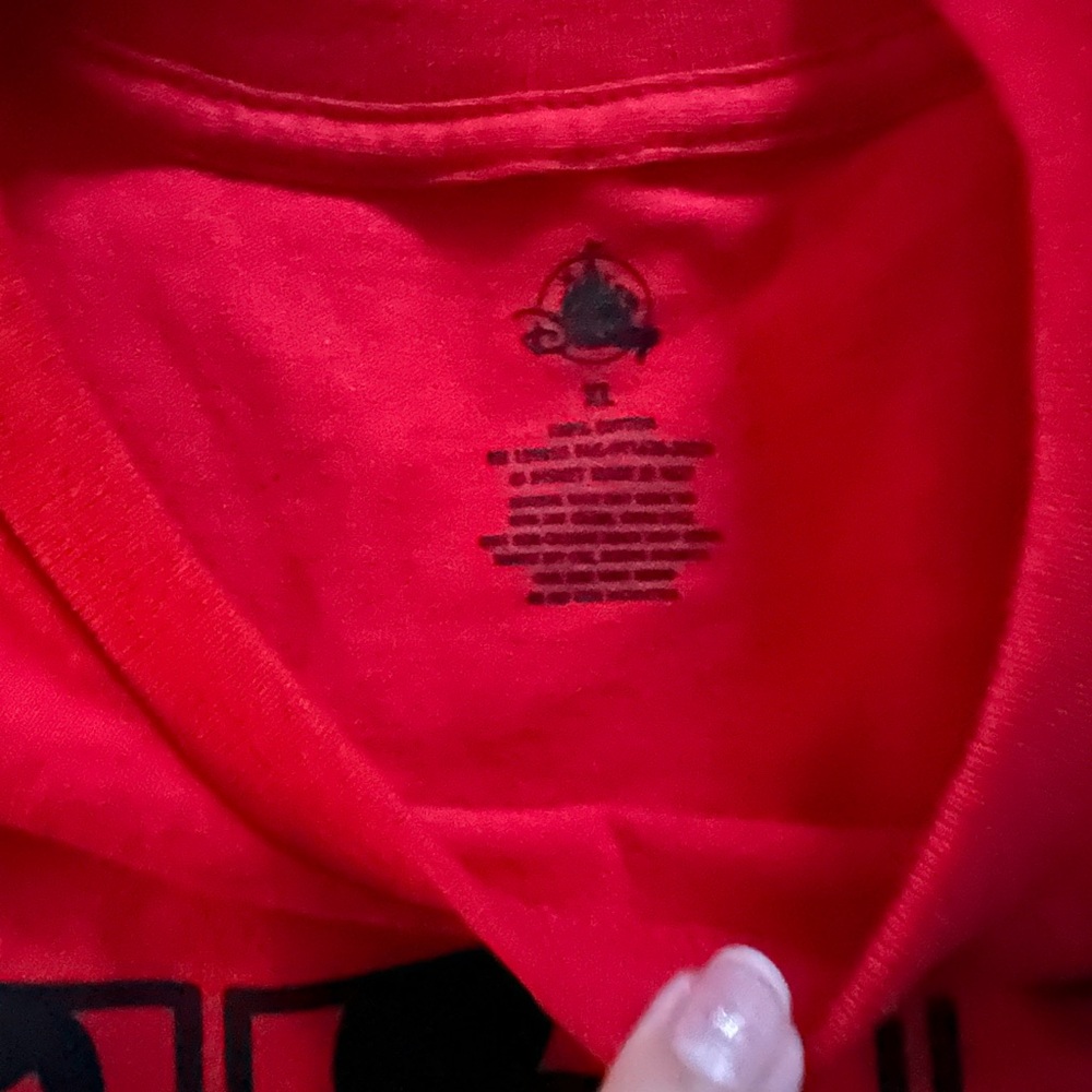 Mickey & Friends  YOUTH size XL red tshirt - Picture 8 of 8